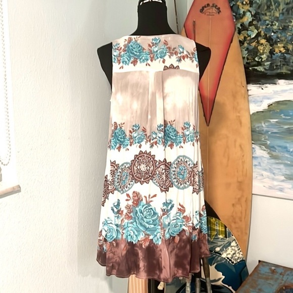 ⭐️UMGEE, FLORAL CROSSED NECK
SLEEVELESS DRESS, MOCHA & SKY, EUC, Size Small - Picture 8 of 11